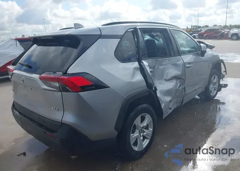 2019 Toyota Rav4 Xle z USA, uszkodzony, nr VIN 2T3W1RFV8KW004942